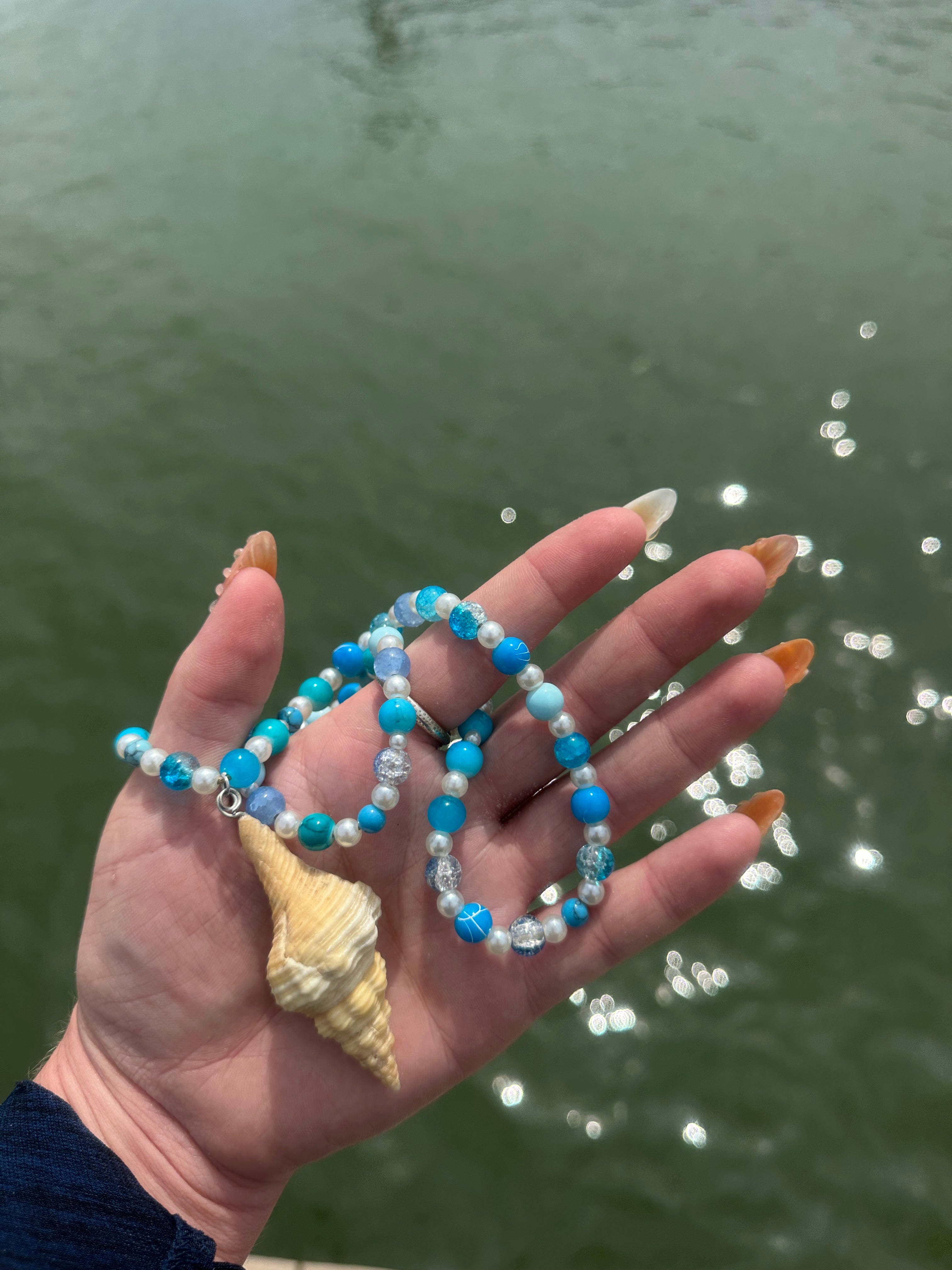 Blue bead horse conch necklace