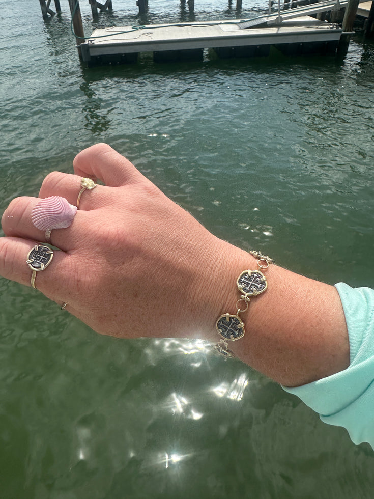 Pink scallop adjustable ring